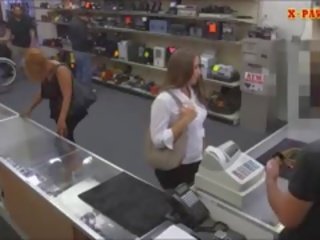 Недосвідчена уява жінка exchanged її манда з a chunk з гроші