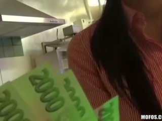 大 奶 业余 爱人 flashed 和 捣烂 为 现金