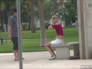 Hot chick gets banged at the backseat