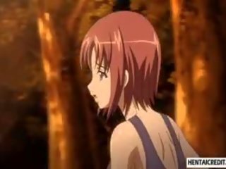 Hentai tóc đỏ được bắt và gangbanged ngoài trời