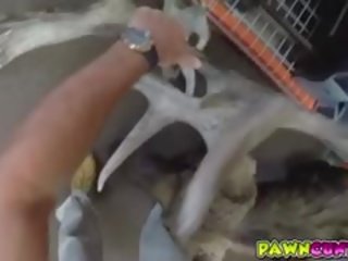 Голям бюст мадами имам сериозно духане умения