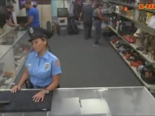 Mademoiselle поліція офіцер з великий титьки здобули трахкав з pawn людина