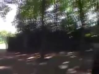 Erica gangbanged v na gozdovi