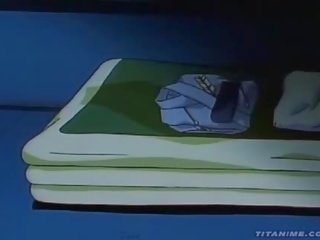 Kenta 在 一 转身 上 户外 晚