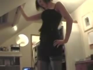 Gurjak emo pecker teaser gets a agyz açdyrýan ýüzüne dökülen
