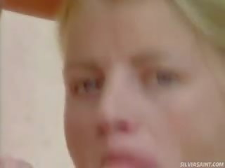 Lahodný blondýnka dostane souložit podle dva chlápci na a plachta loď !