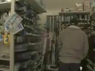 Shopping 女士们 破获 和 滥用