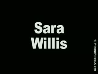 Сара willis ледь contained по її туга топ