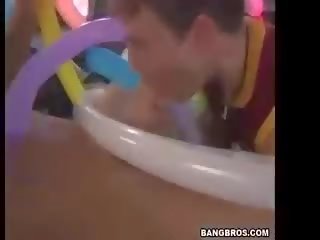 삼인조 포르노를 파티 에 그만큼 자동차
