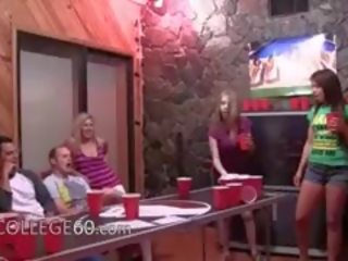 Колеж groupsex нежен при на парти
