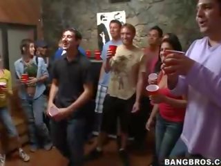 Paghitid kababaihan pagbabahagi nila pussies labas