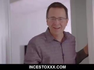 Su madre cumple aÃ±os y se la folla