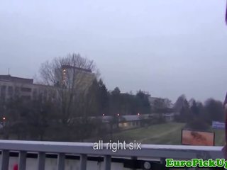 Pickedup 红发 业余 性交 在 卫生间
