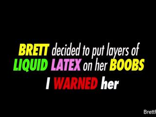 Brett rossi za the scény