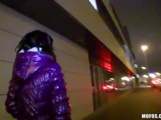 Дребен чешки дама maja платен и прецака