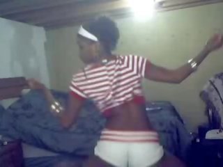 Nghiệp dư phi dances wildly trên webcam