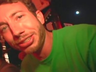 短 頭髮 護送 吸吮 硬 成員 和 越來越 拍著 從 背後