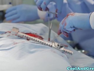 Мръсница мадами на открито чукане и на лицето