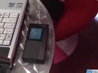 Menarik rino mizusawa menikmati dia baru mainan di dalam itu alat kemaluan wanita