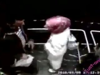 Legrační arab pár lžíce v elevator