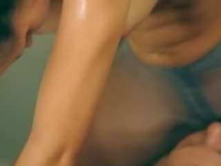 두 힘드는 바보 등신 에 나일론 바지 에 침대