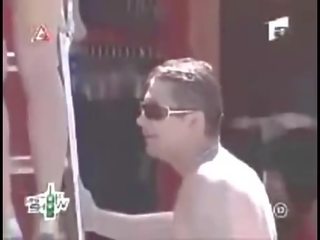 이상한 치마 업 루마니아어 남자 소녀 에 바닷가 성욕을 자극하는 mam