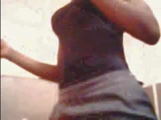 Itim sweetheart may malaki suso plays sa webcam vid