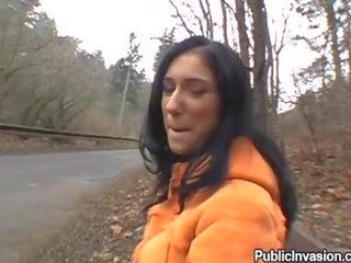 Сексуальна seductress є отримувати її лобкове волосся пиріг трахкав на відкритому повітрі