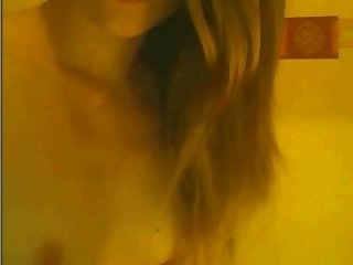 Student striptease on webkamera