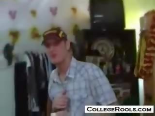 Колеж ученички правене то в на обща спалня