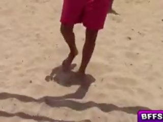 海灘 volleyball 如 接吻