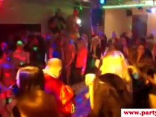实 党 年轻 业余 钉 由 幸运 waiter