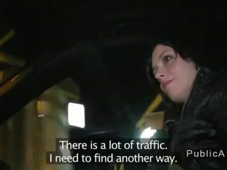 Amatér stunner zkurvenej v veřejné pov