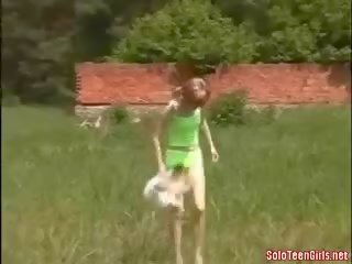Farmgirl prst fucks sebe