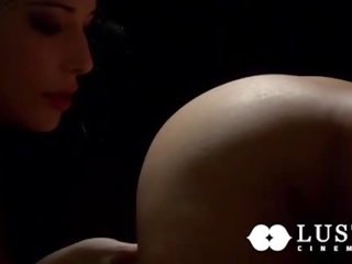 Sensuale lezbike të dashuruar