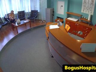 Resnično bolnik polizala in zajebal s lascivious dr