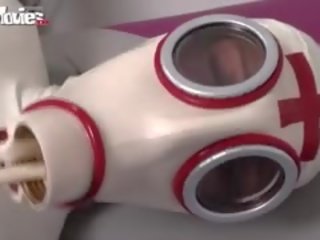 Dy seksualisht ngjallur gjerman sluts që dashuria në fustan lart në captivating lateks