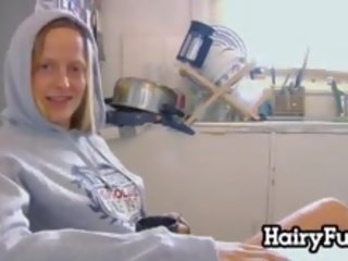 Owadan blondinka with a saçly amjagaz gets naked