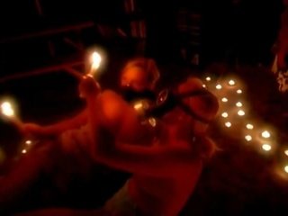 Số hai nô lệ gà con đang có vui vẻ trong dungeon