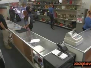 Gözel talyp adolescent pawned her books and banged in a pawnshop