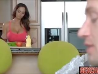 Великий титьки sexually aroused матуся мачуха спокушає її син