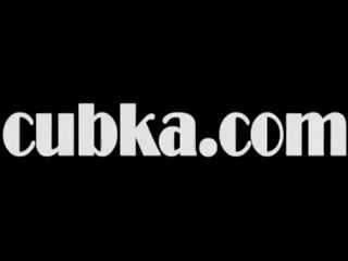 Принцеса роздягатися кицька в a спальня