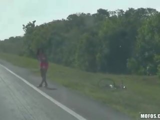 Hitchhiker 비탄 나디아 카프리 공공의 성인 클립