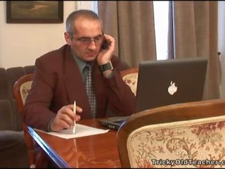 Concupiscent učitel seducing dospívající