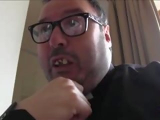 Священик damian приймає перевага з це first-rate білявка підліток що