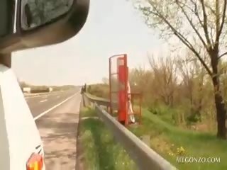 Brunet tramp giving bj and getting künti nailed in a awtobus