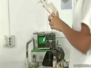 年轻 业余 蹲便器 和 他妈的 户外