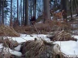 Giovanissima strumpet succhia e rondini