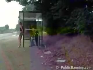 Jemagat öňünde x rated clip ektrim awtobus stop 3 adam