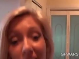 Rauchen elite blond isst welle für breakfast